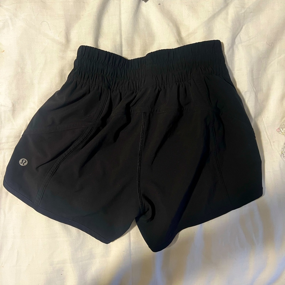 NWOT LULULEMON 4” Tracker shorts